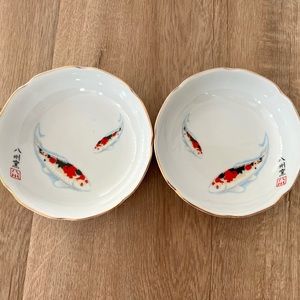 Japanese Bowl Flower Shape With Koi and Gold Trim Marked‎ “八州” NWT Set Of 2